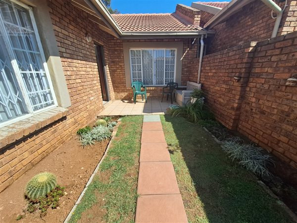 3 Bedroom Townhouse 3 Bedroom Townhouse