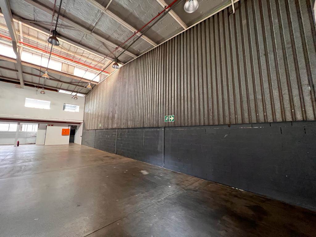 549  m² Industrial space in Selby photo number 3