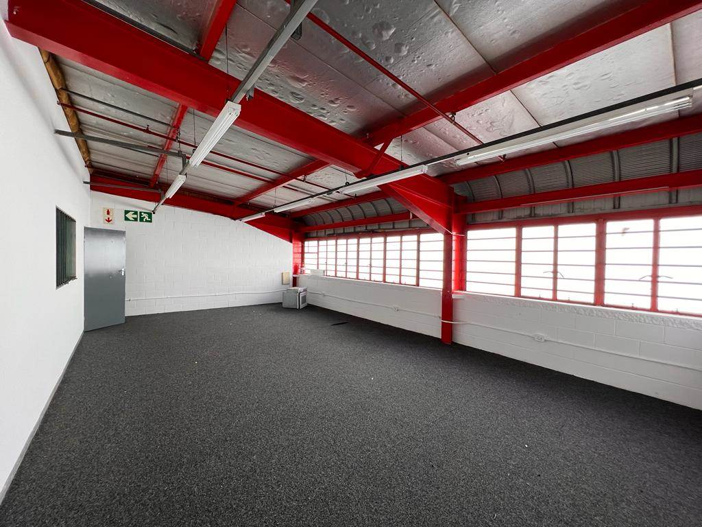 549  m² Industrial space in Selby photo number 10