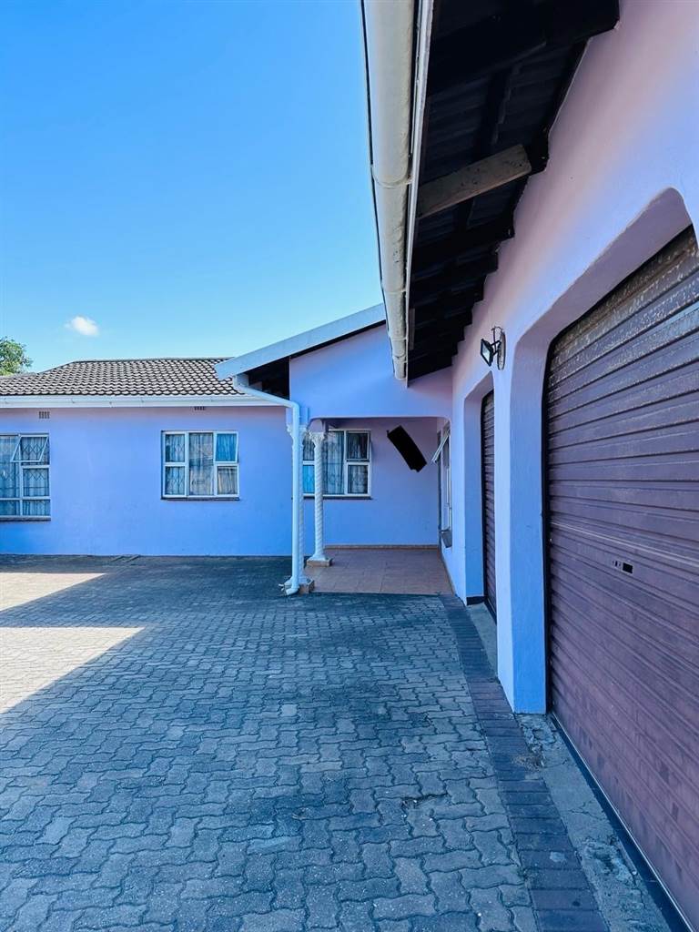 5 Bed House in Empangeni photo number 2