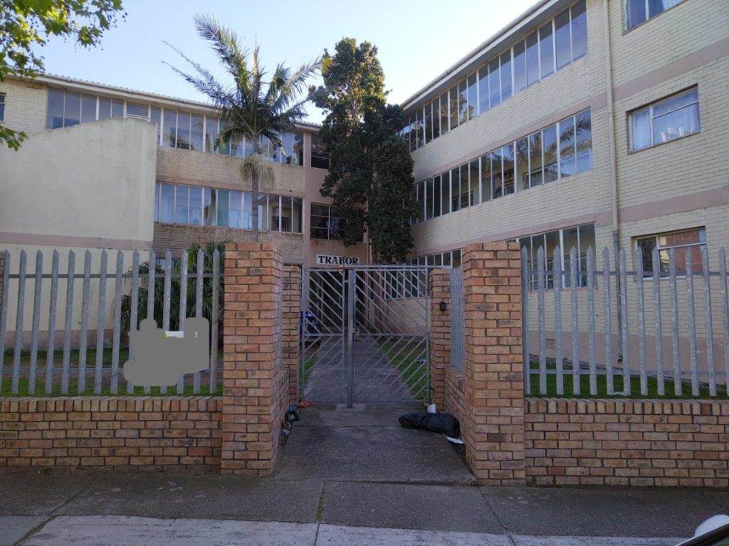2 Bed Apartment in Port Elizabeth Central photo number 2