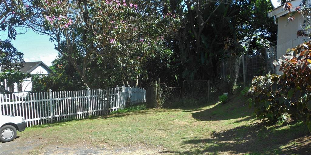 2500 m² Land available in Umtentweni photo number 2