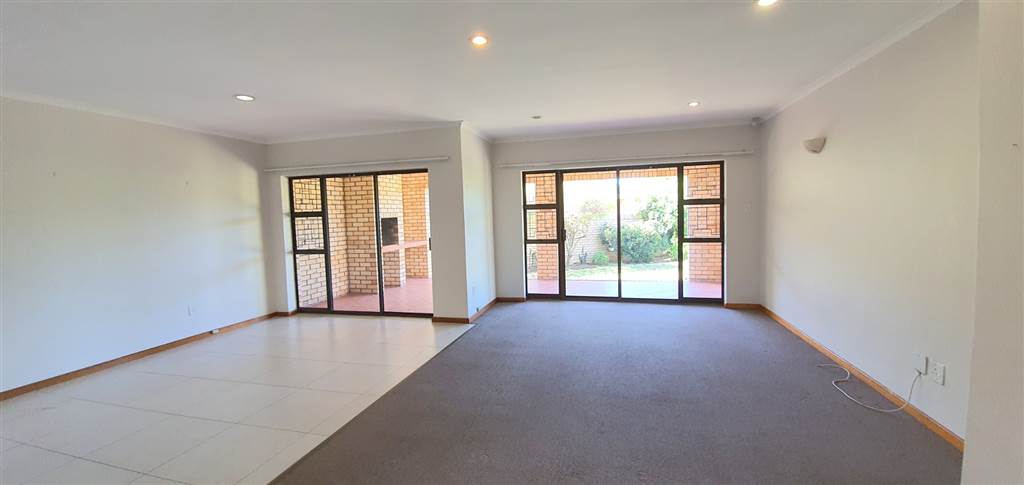 3 Bed Townhouse in Summerstrand photo number 12