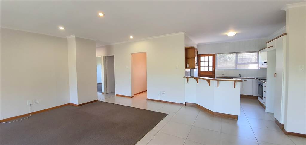3 Bed Townhouse in Summerstrand photo number 9