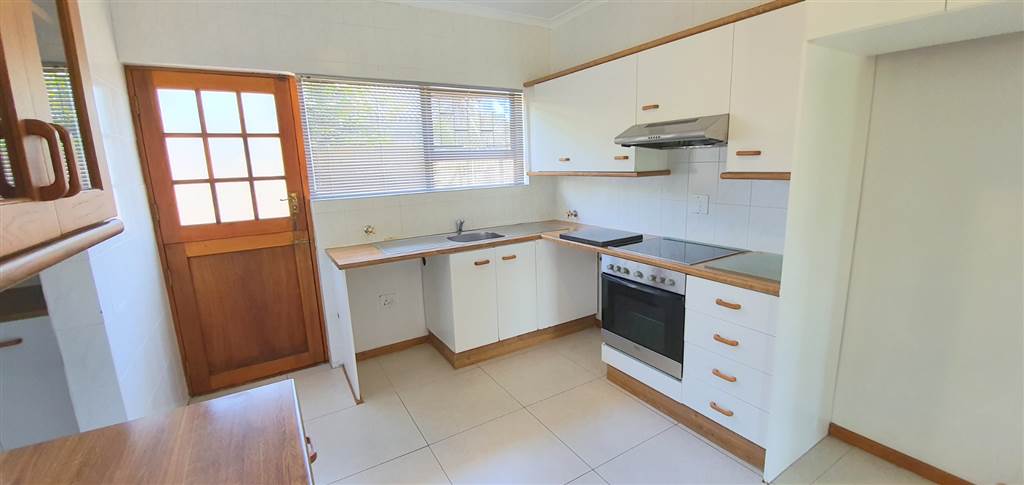 3 Bed Townhouse in Summerstrand photo number 8
