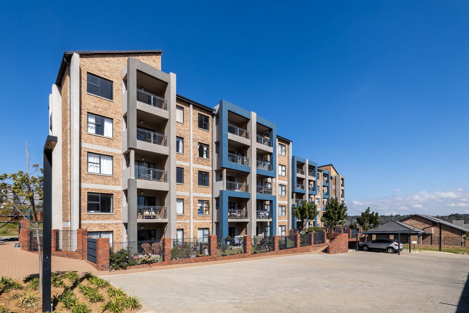 1 Bed Apartment in Roodepoort Central photo number 1
