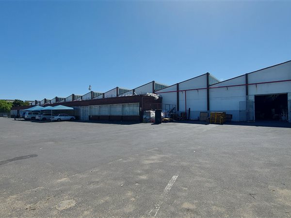 8 215  m² Industrial space