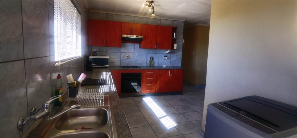 3 Bed House in Brakpan North photo number 9
