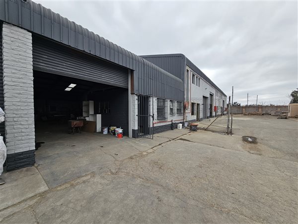 210  m² Industrial space