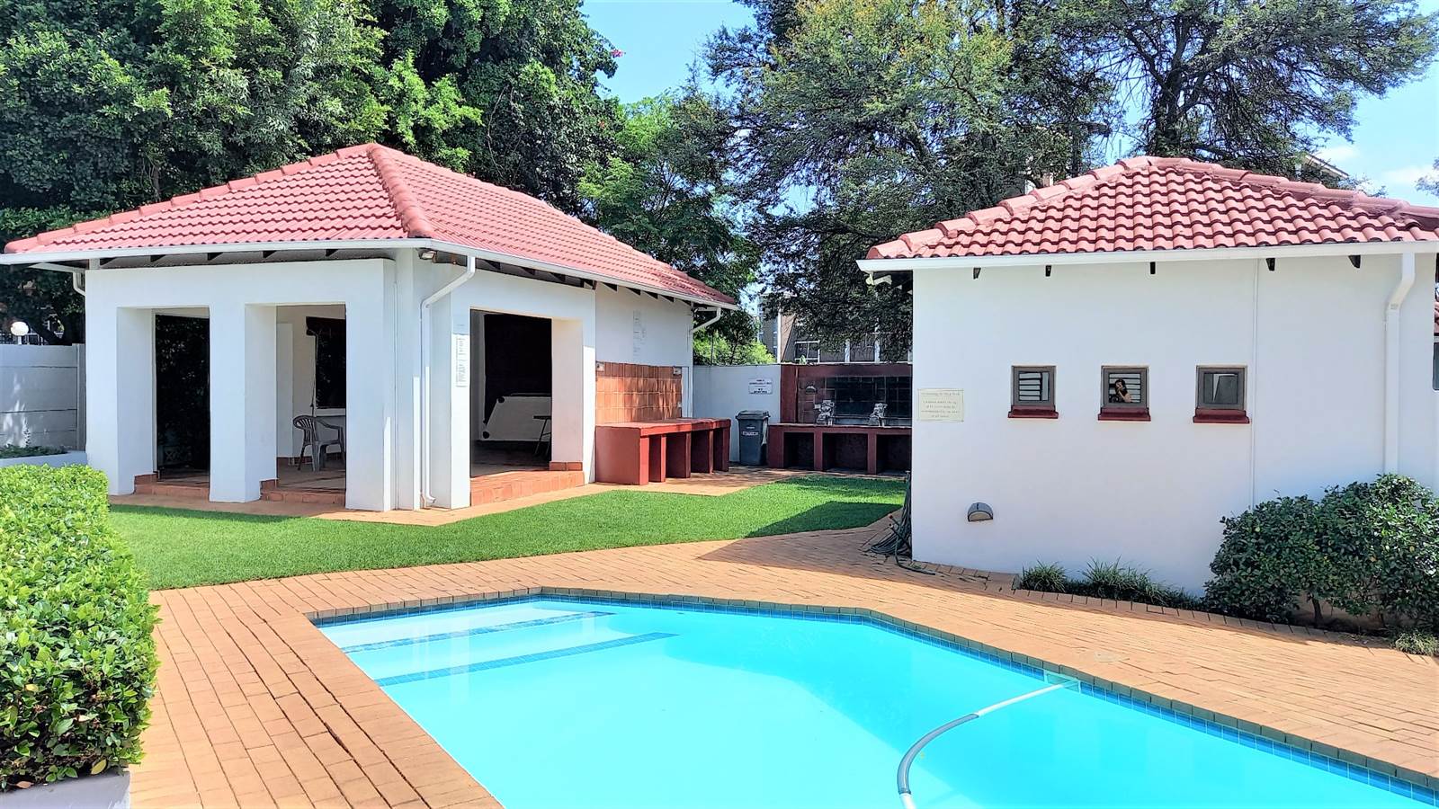 2 Bed Apartment in Groenkloof photo number 8