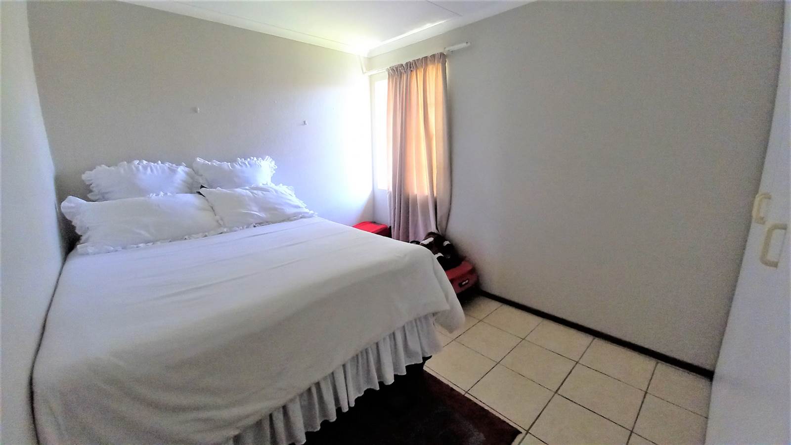 2 Bed Apartment in Groenkloof photo number 6