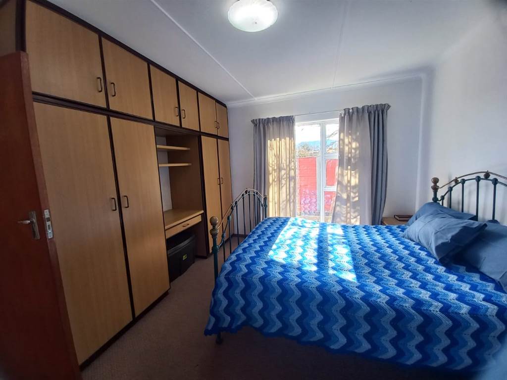 3 Bed House in Beaufort West photo number 21