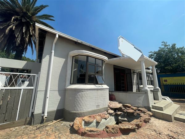 593.919982910156  m² Commercial space in Boksburg South