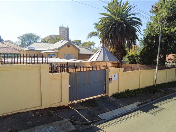 11 Bed House in Auckland Park