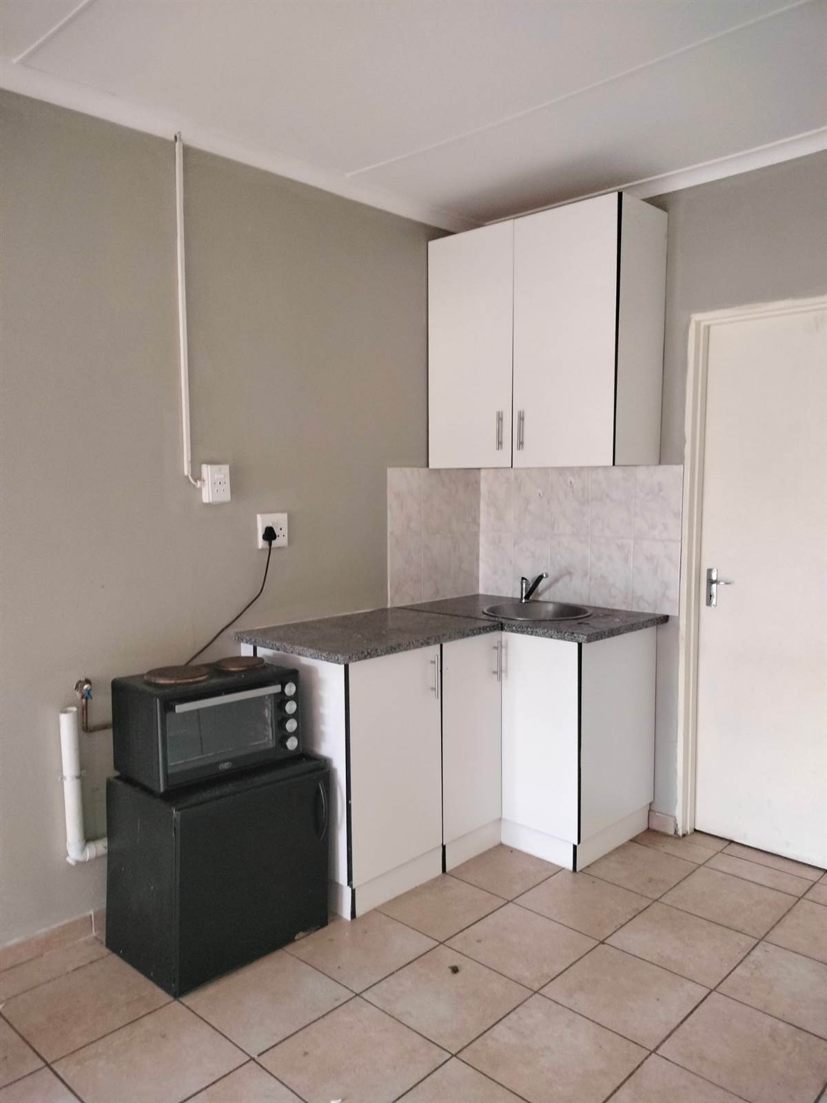 Bachelor apartment in Bloemfontein photo number 4