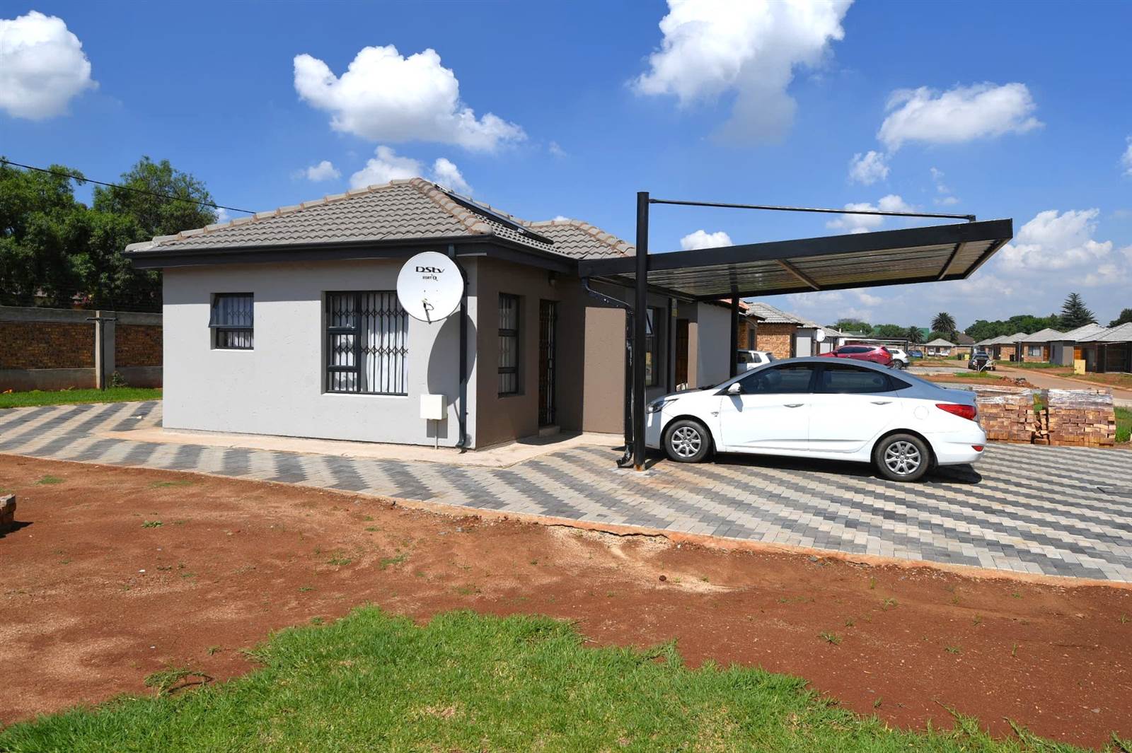 2 Bed House in Daggafontein photo number 2