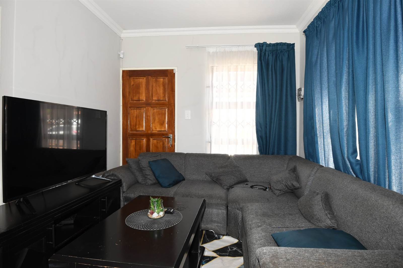 2 Bed House in Daggafontein photo number 4