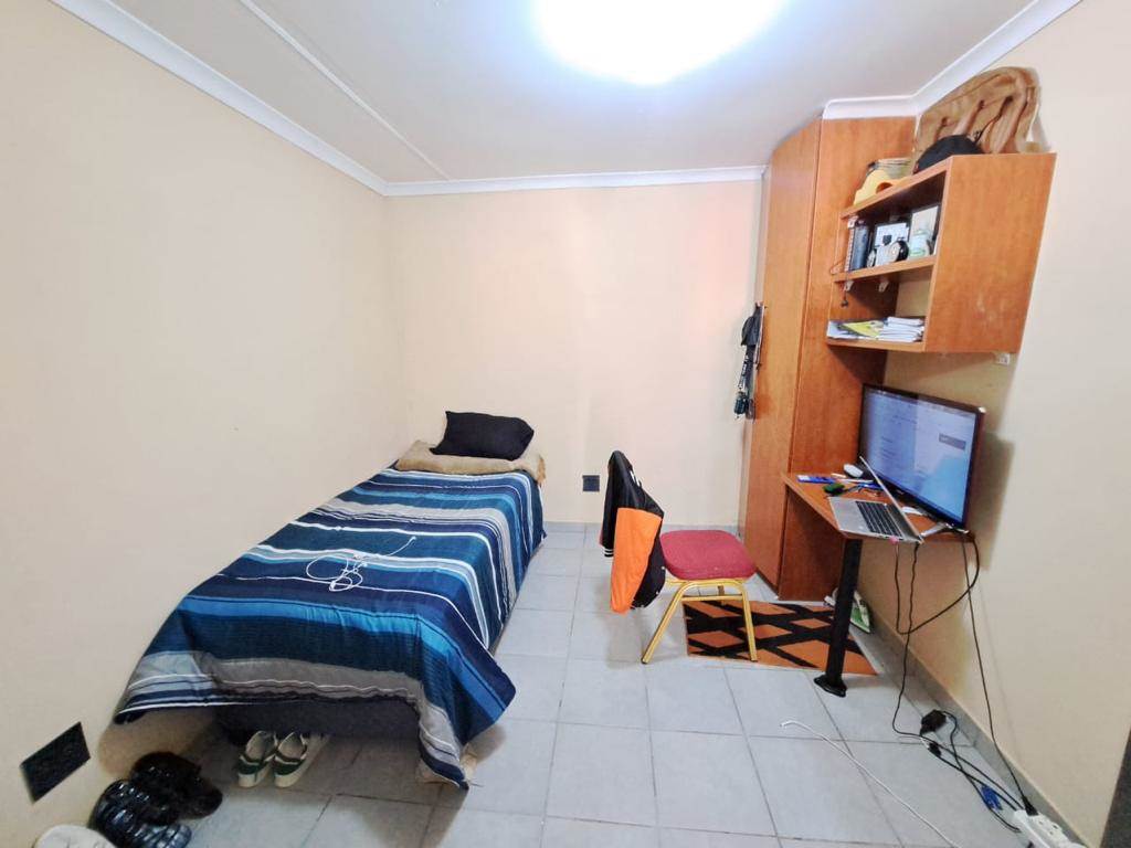1 Bed Apartment in Sophiatown photo number 6