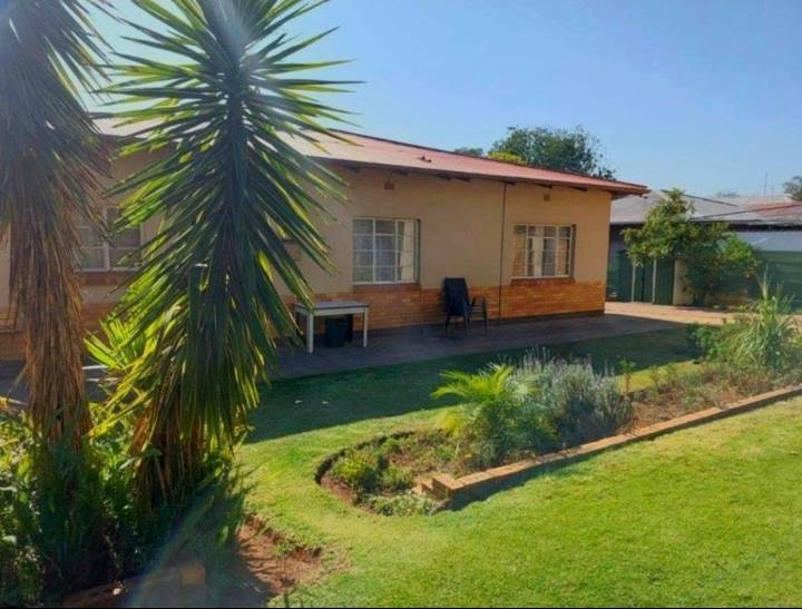 3 Bed House in Pretoria Gardens photo number 18