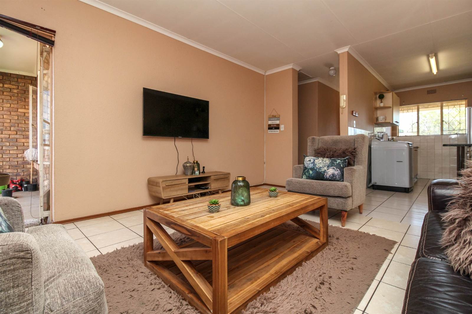 2 Bed Apartment in Krugersdorp North photo number 8