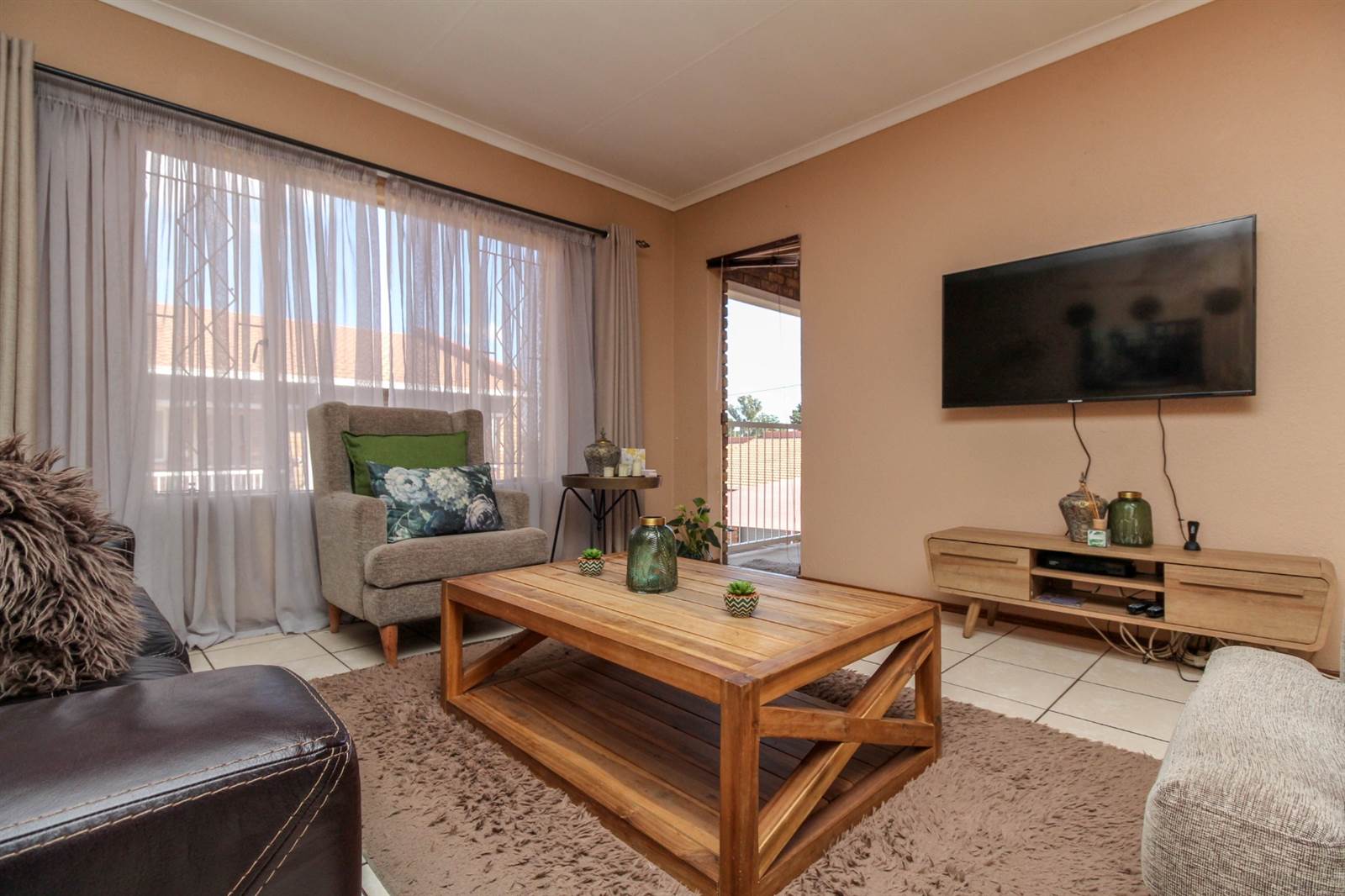 2 Bed Apartment in Krugersdorp North photo number 9