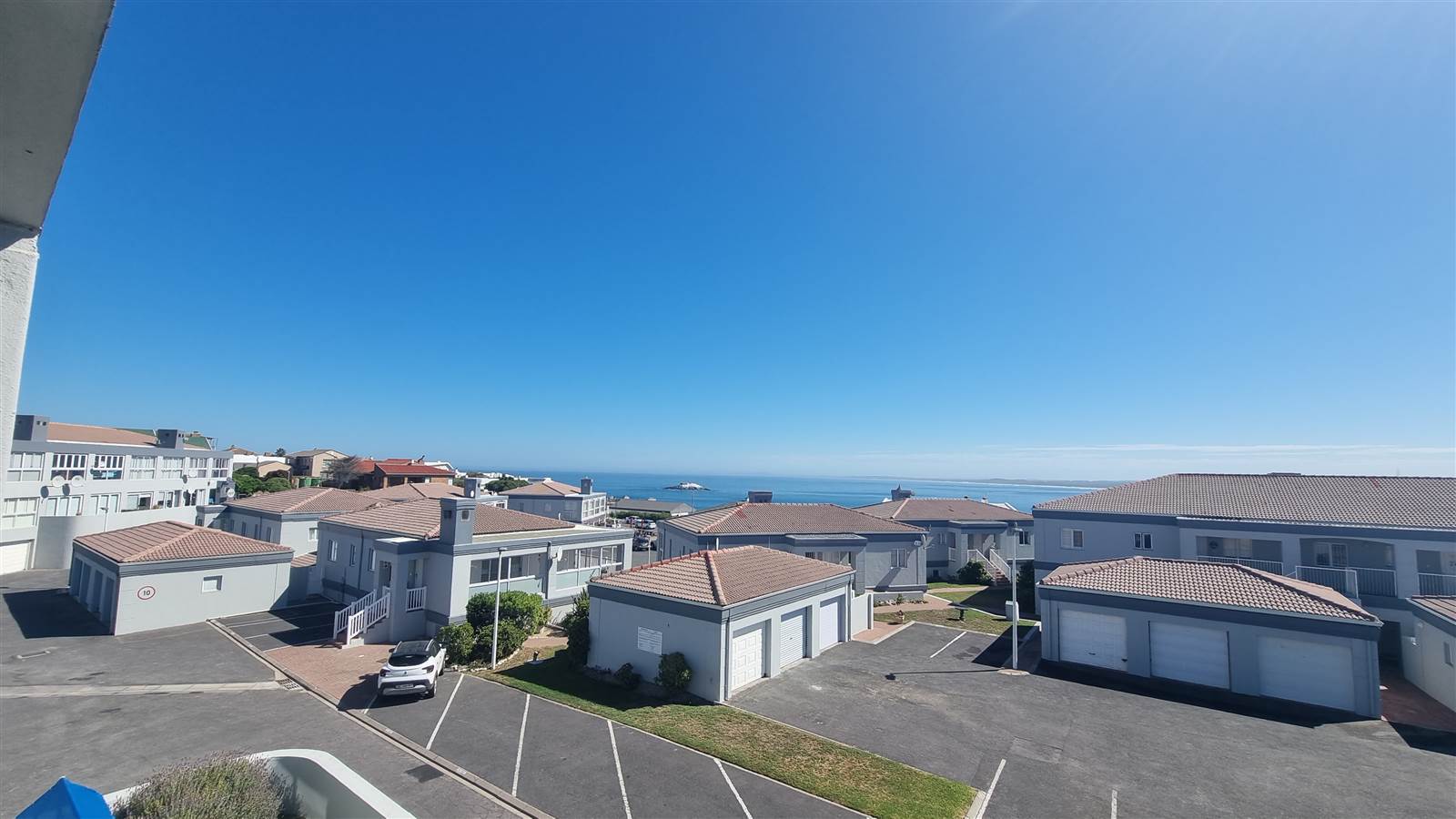 3 Bed Townhouse in Yzerfontein photo number 1