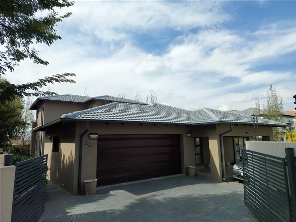 4 Bed House in Silver Lakes