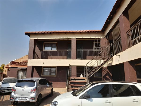 13 Bed Apartment in Protea North