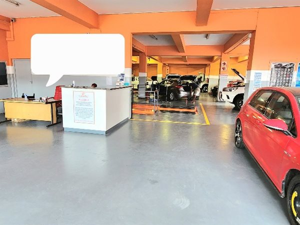 582.400024414063  m² Commercial space