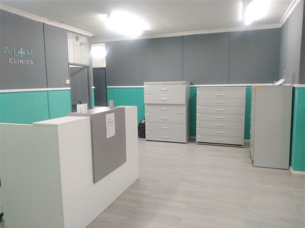 165  m² Office Space in Mitchells Plain