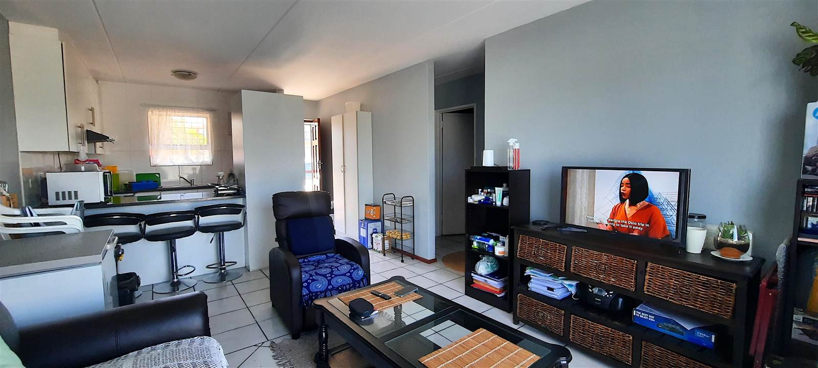 2 Bed Apartment in Vredekloof photo number 6