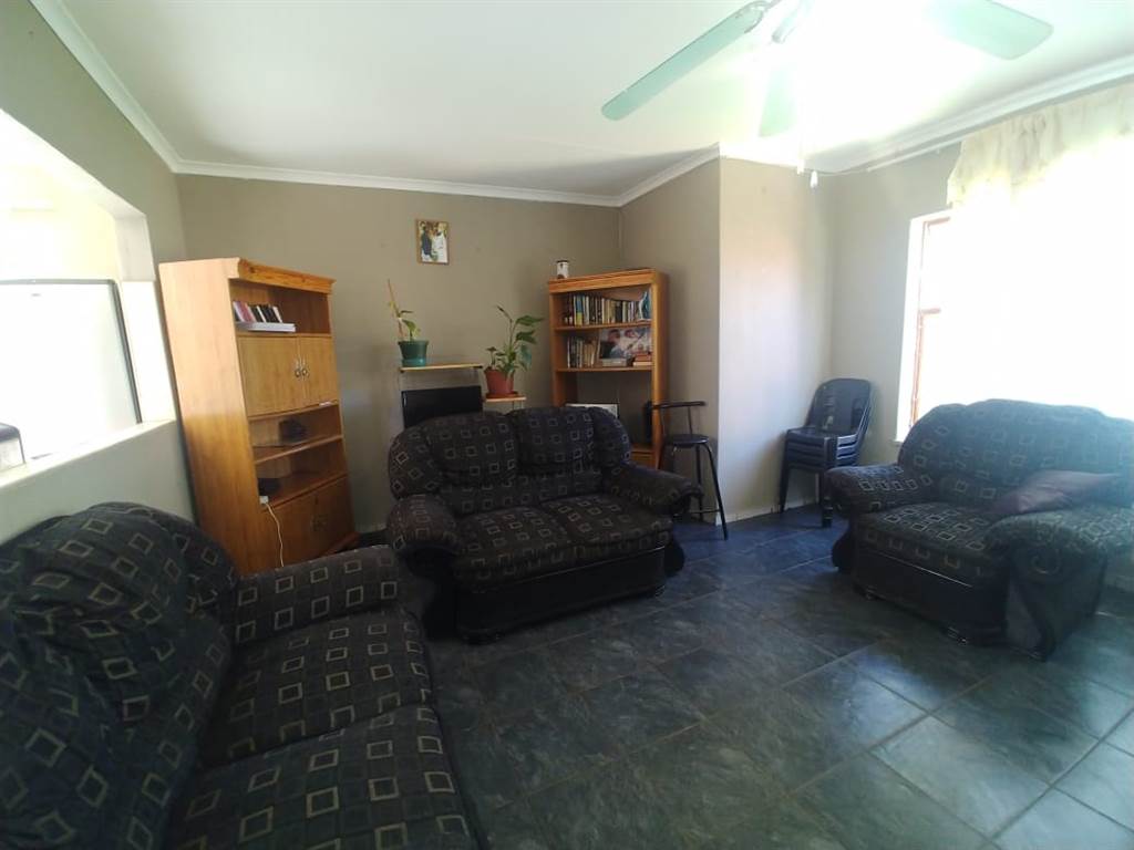 5 Bed House in Barry Hertzog Park photo number 24