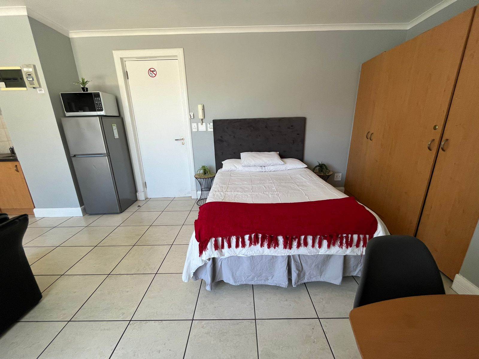 Studio Apartment in Cape Town City Centre photo number 11