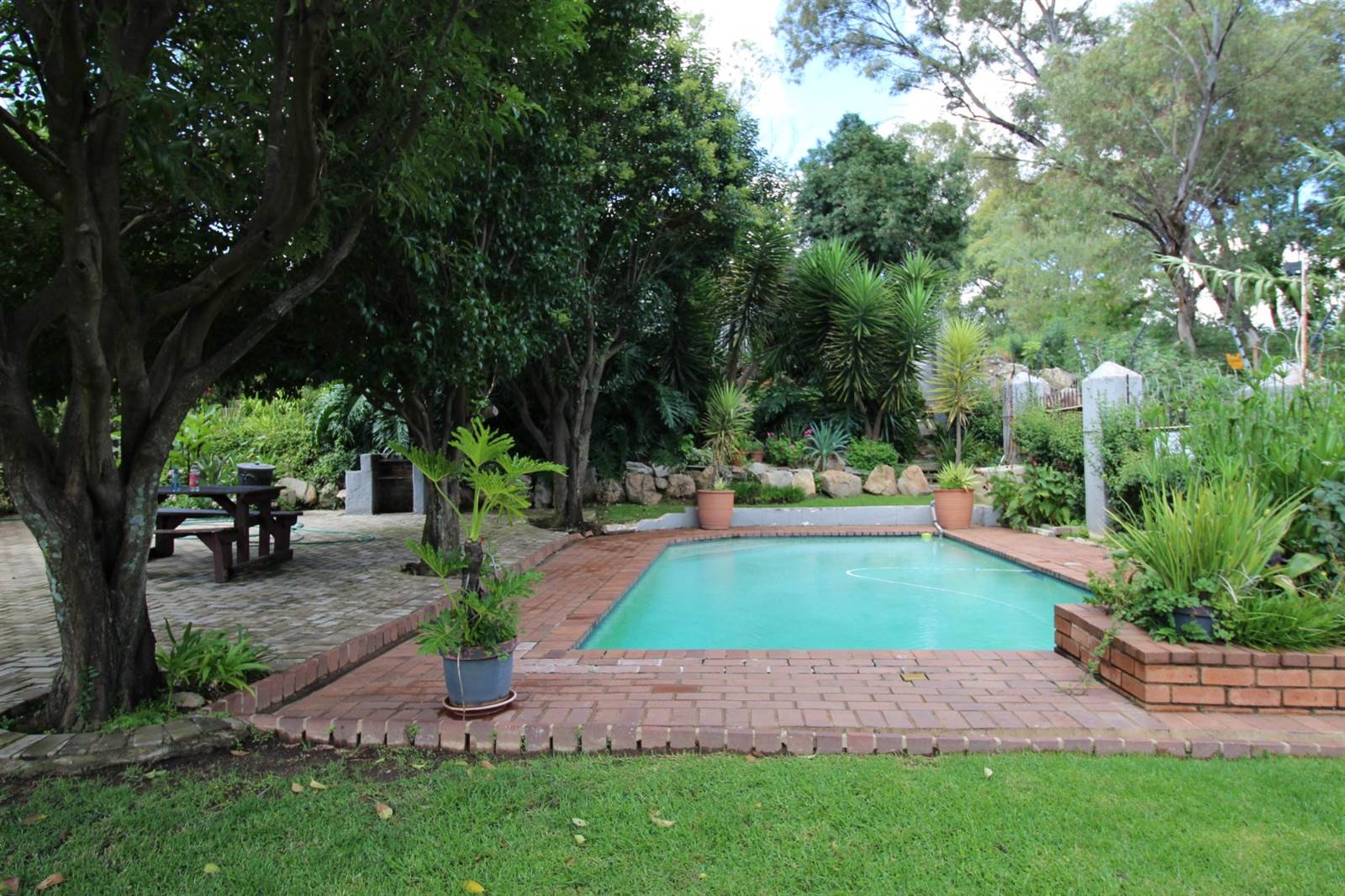 1 Bed Apartment in Corlett Gardens photo number 2