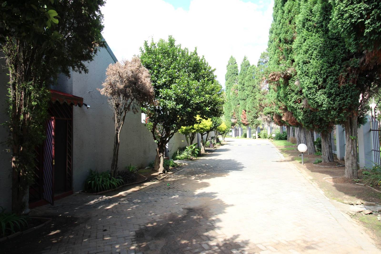 1 Bed Apartment in Corlett Gardens photo number 3