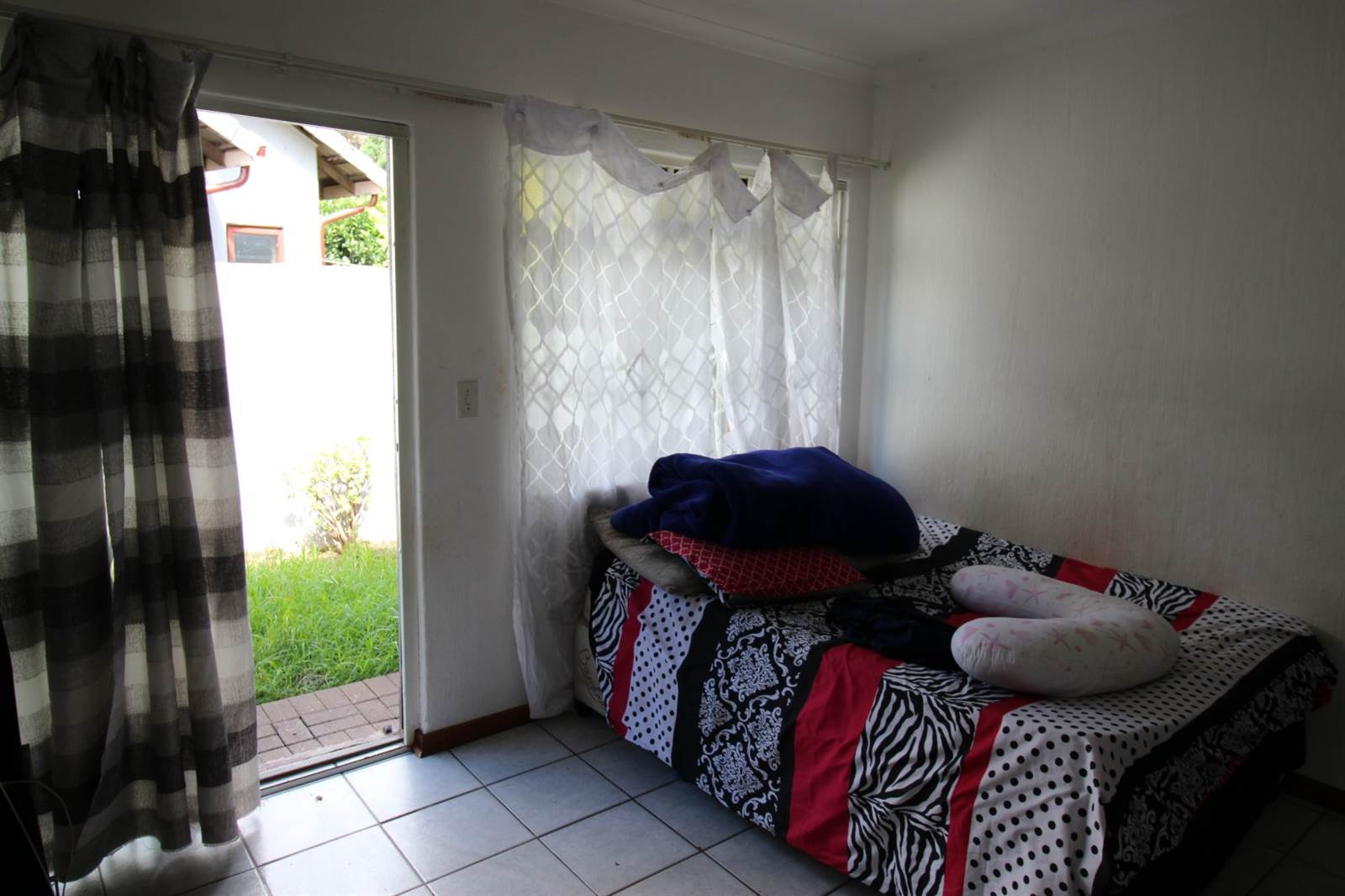 1 Bed Apartment in Corlett Gardens photo number 6