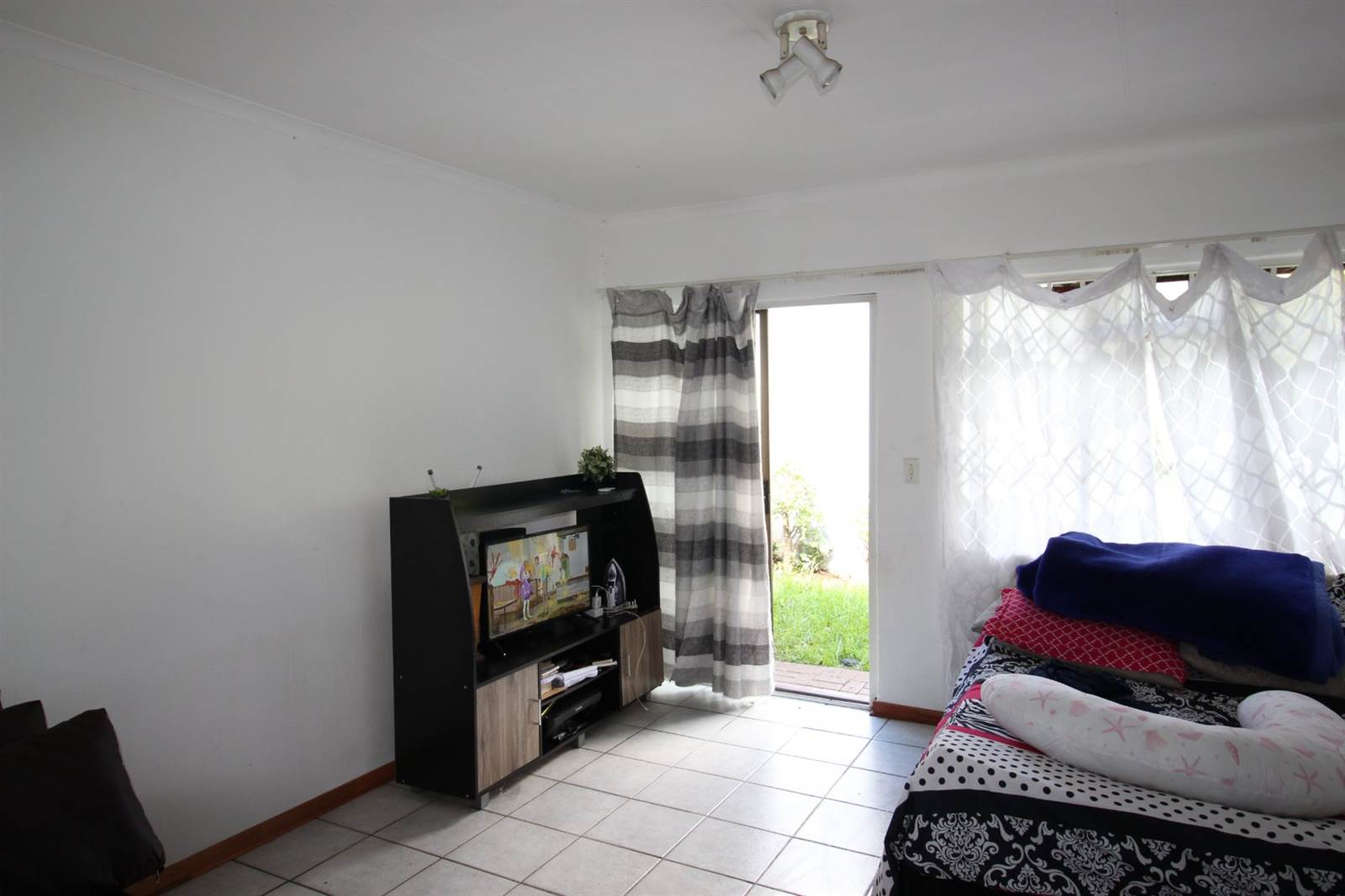 1 Bed Apartment in Corlett Gardens photo number 5