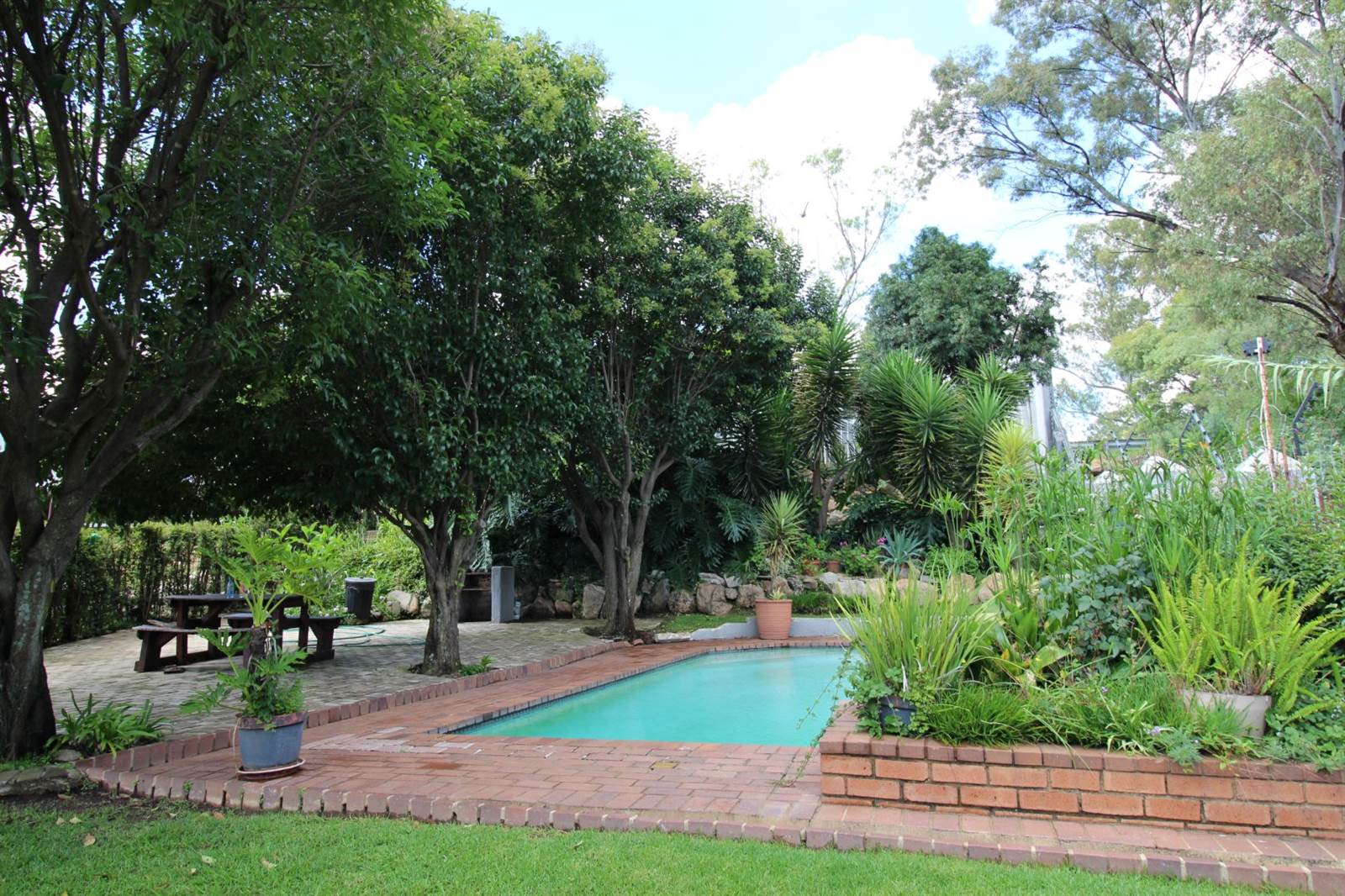 1 Bed Apartment in Corlett Gardens photo number 1