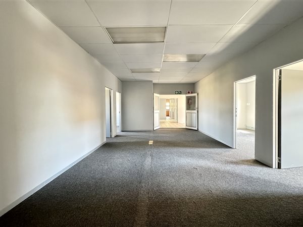 238  m² Commercial space in Silver Lakes