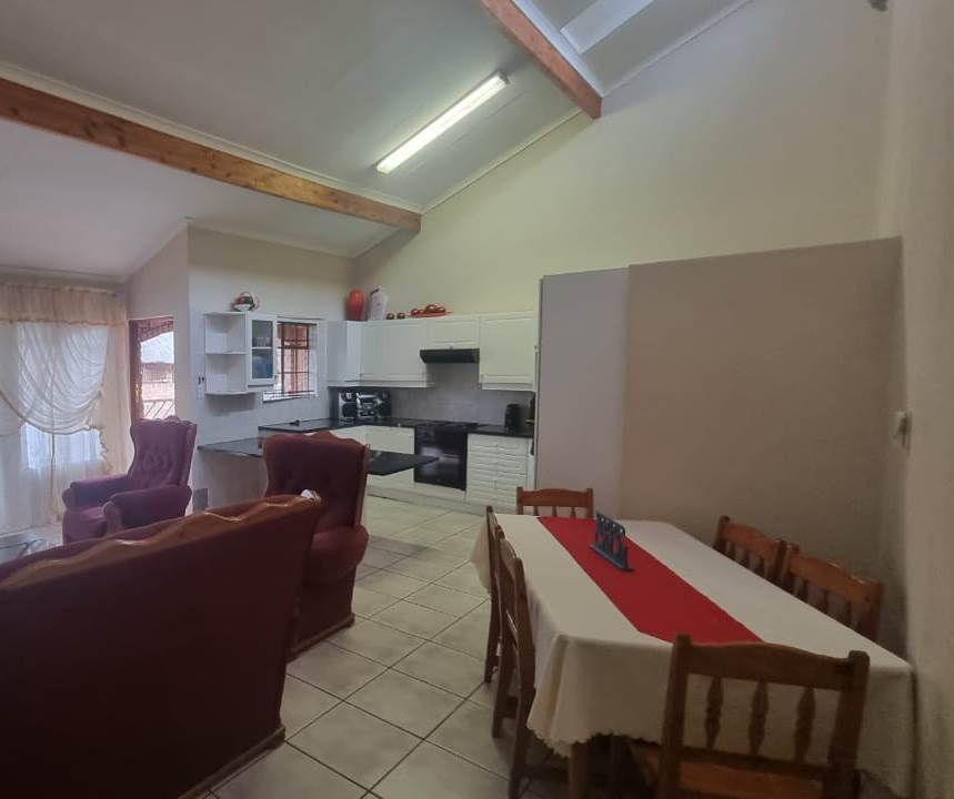 3 Bed Townhouse in Protea Park photo number 3