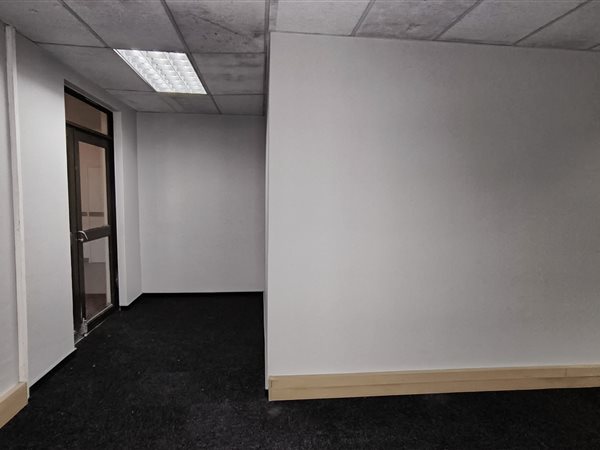 204  m² Commercial space