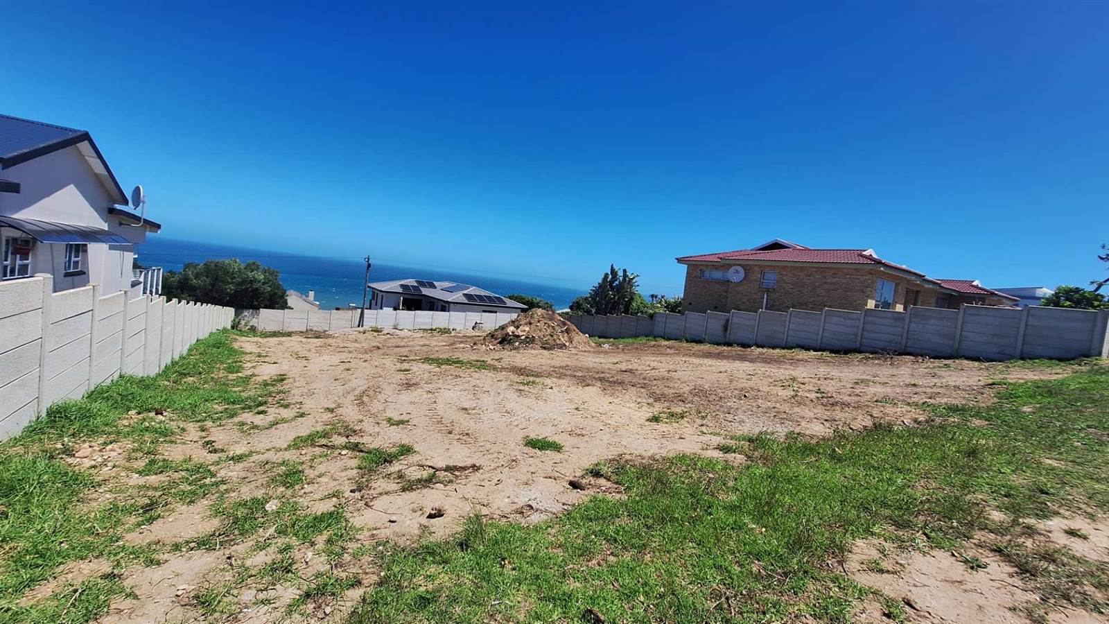 770 m² Land available in Dana Bay photo number 4