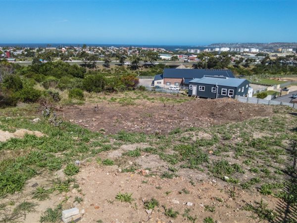 832 m² Land