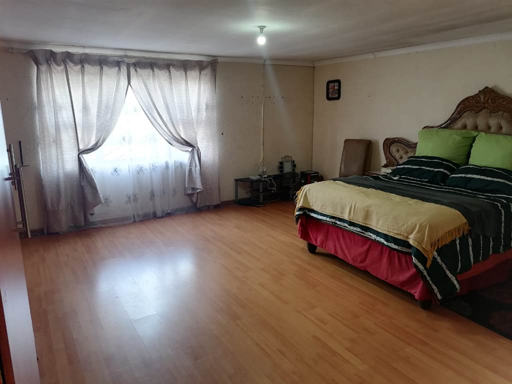 4 Bed House in Meredale photo number 13