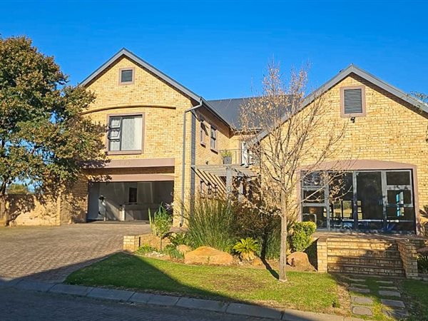 4 Bedroom House 4 Bedroom House