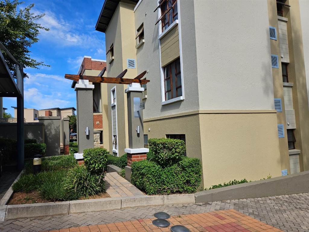 2 Bed Apartment in Douglasdale photo number 14