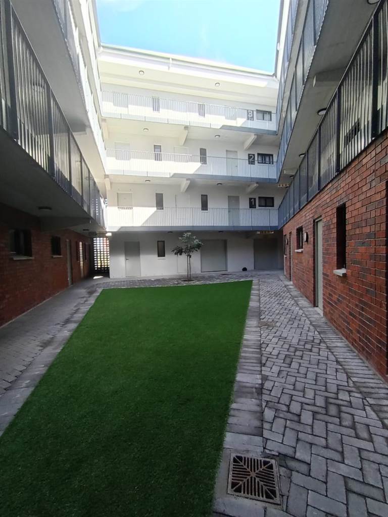 2 Bed Apartment in Pinelands photo number 2