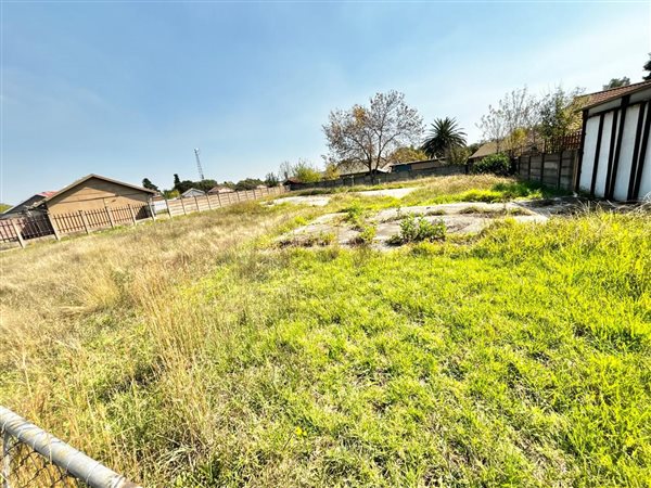 951 m² Land available in Secunda