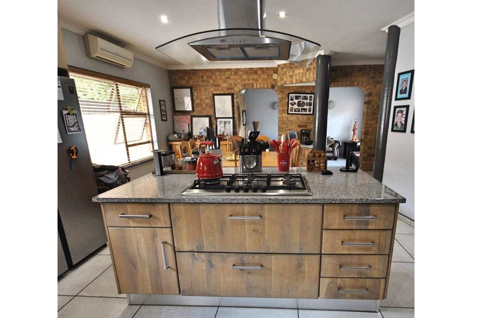 4 Bed House in Vaalpark photo number 9