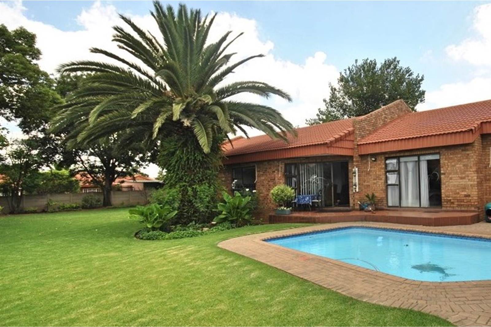 4 Bed House in Vaalpark photo number 17